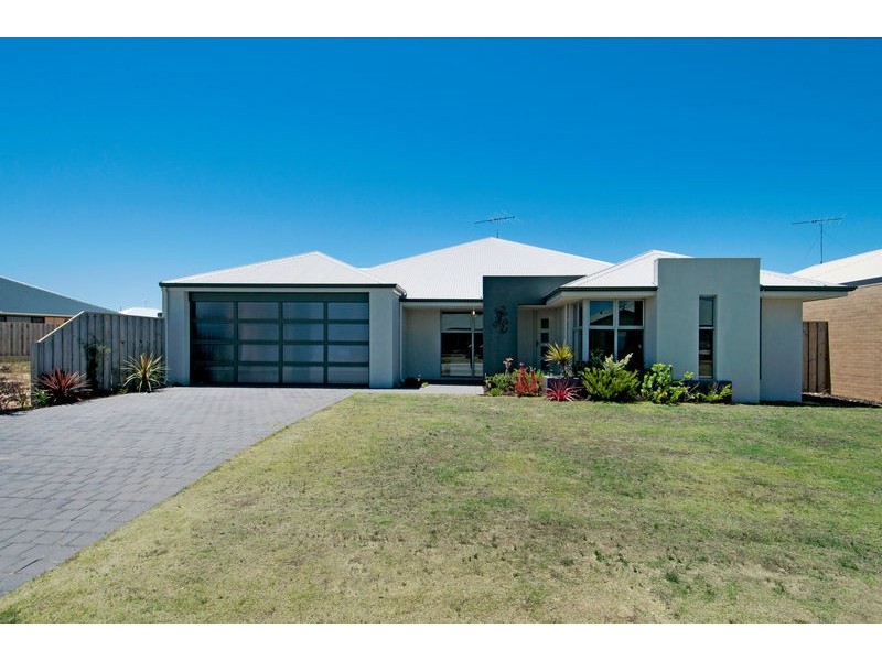 18 Senecio Way, Halls Head WA 6210