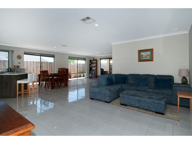 18 Senecio Way, Halls Head WA 6210