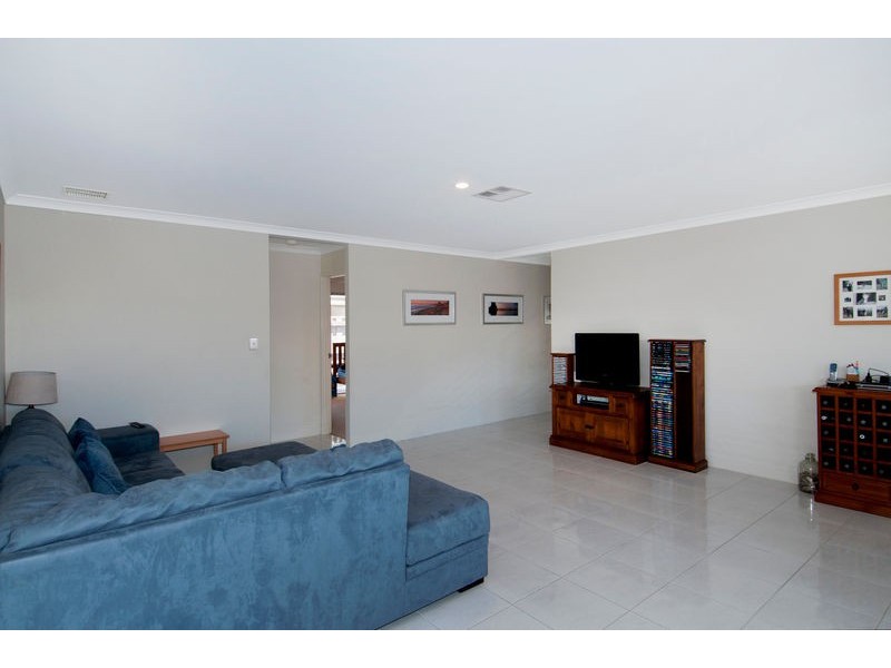 18 Senecio Way, Halls Head WA 6210
