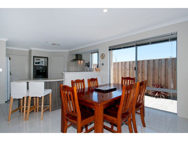18 Senecio Way, Halls Head WA 6210