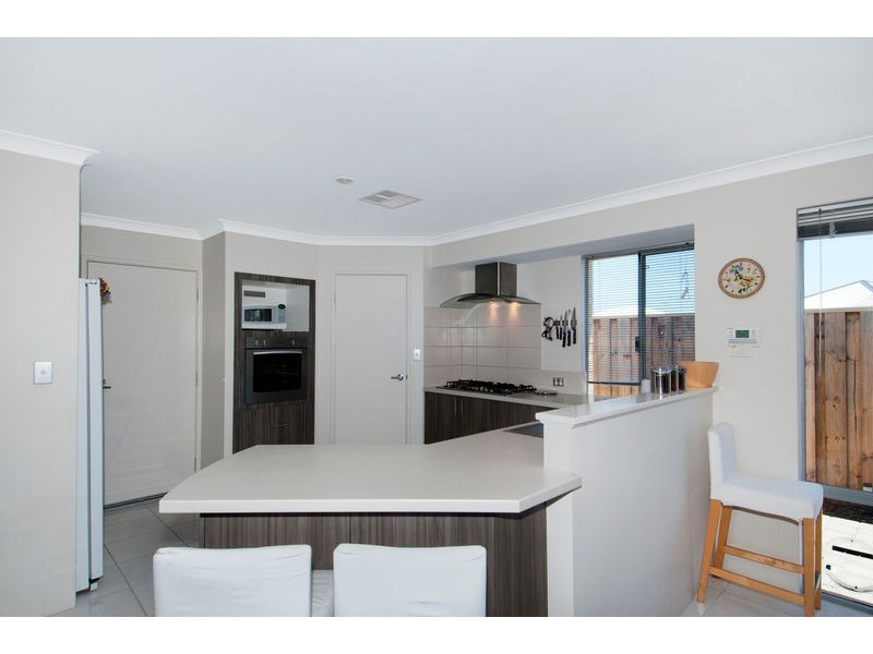 18 Senecio Way, Halls Head WA 6210