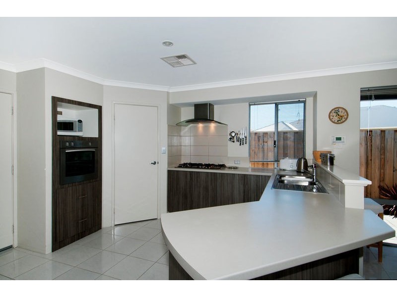 18 Senecio Way, Halls Head WA 6210