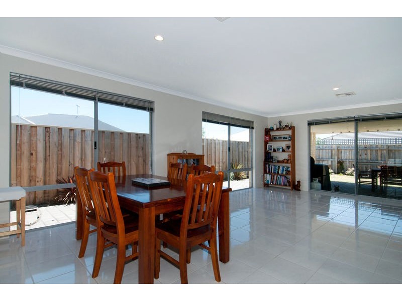 18 Senecio Way, Halls Head WA 6210