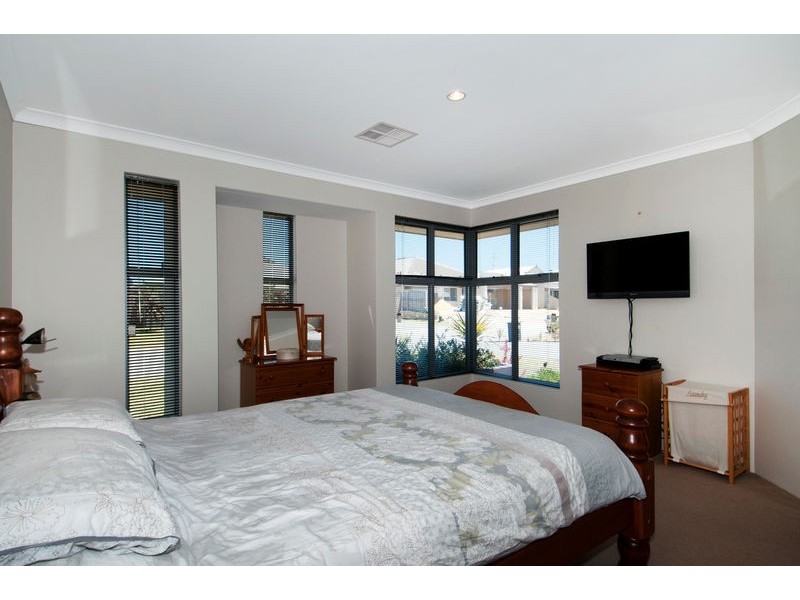 18 Senecio Way, Halls Head WA 6210