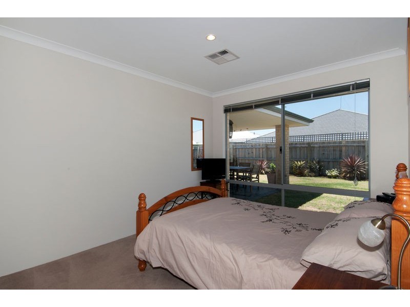 18 Senecio Way, Halls Head WA 6210