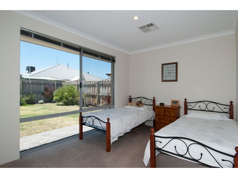 18 Senecio Way, Halls Head WA 6210