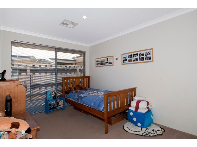18 Senecio Way, Halls Head WA 6210