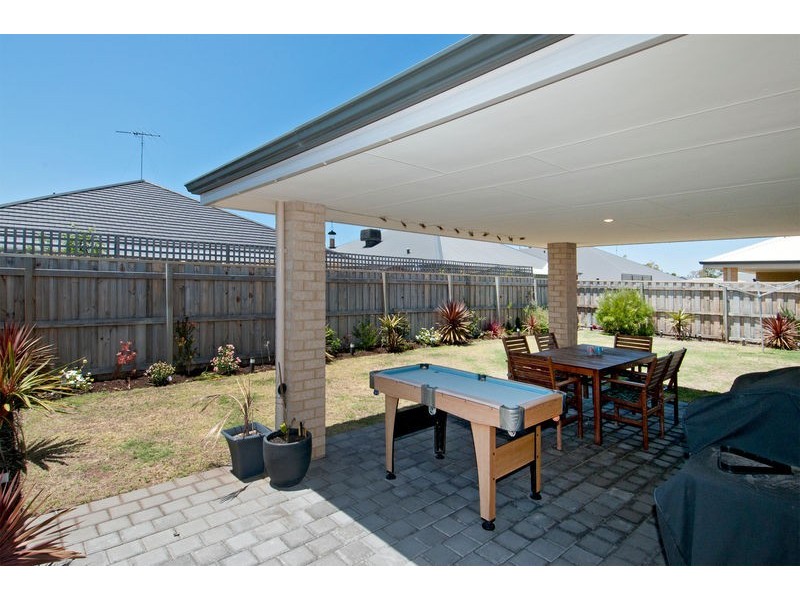 18 Senecio Way, Halls Head WA 6210