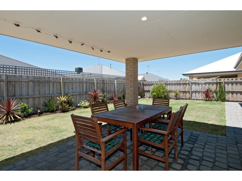 18 Senecio Way, Halls Head WA 6210