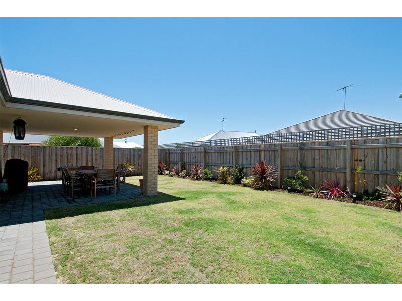 18 Senecio Way, Halls Head WA 6210