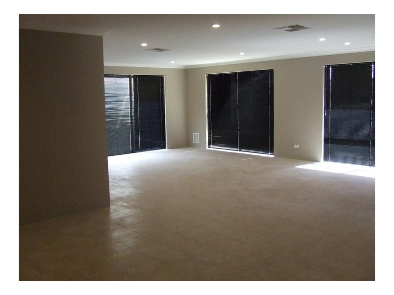 16 Cawana Parkway, Lakelands WA 6180