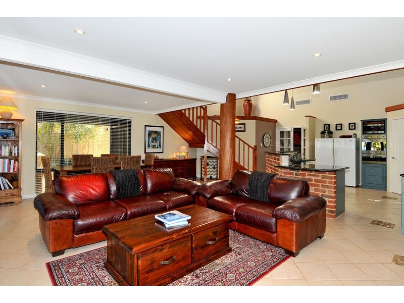 14 Hideaway Cove, Halls Head WA 6210