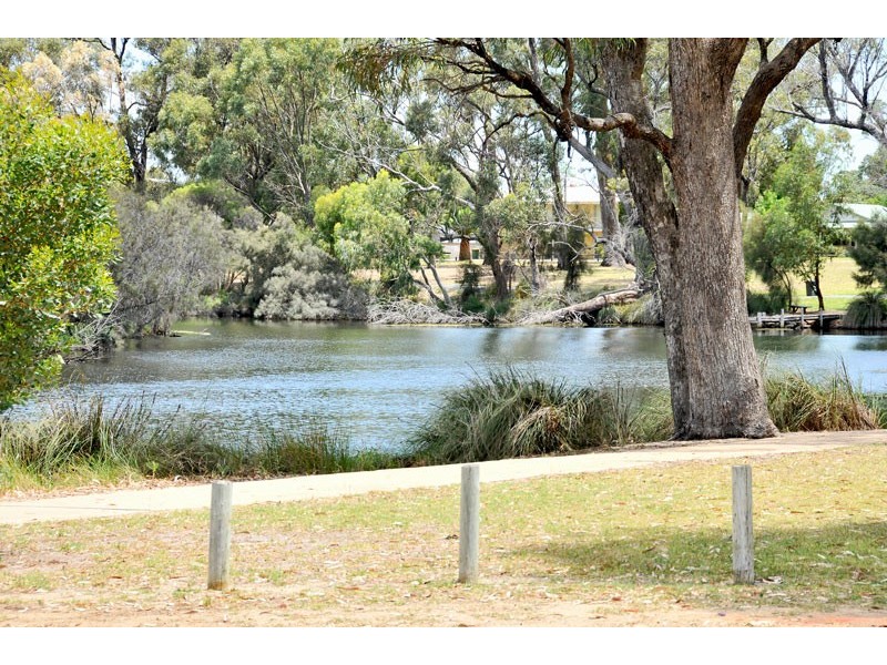 2 Manjeep Road, Greenfields WA 6210