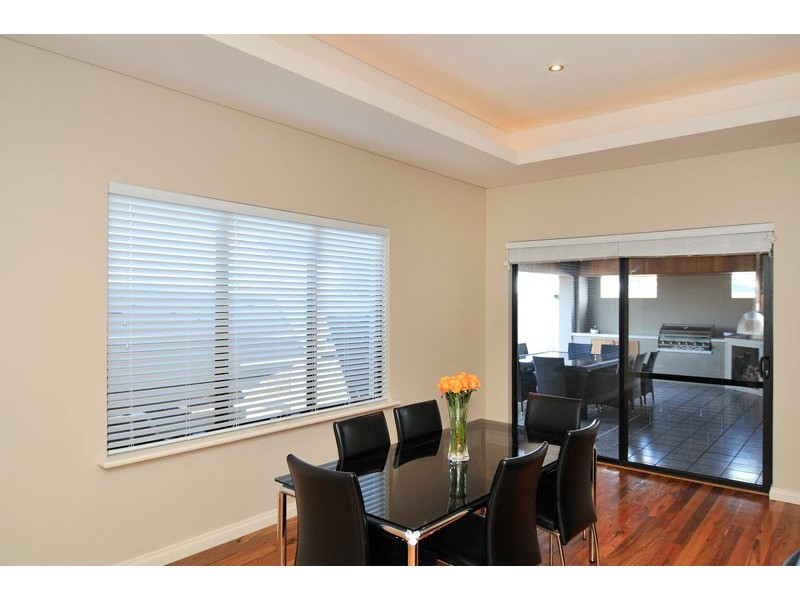 10 Lomatia Ramble, Halls Head WA 6210