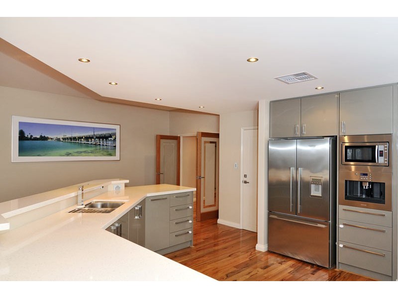 10 Lomatia Ramble, Halls Head WA 6210