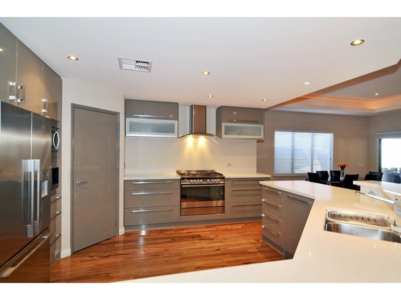 10 Lomatia Ramble, Halls Head WA 6210
