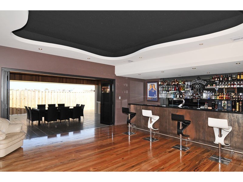 10 Lomatia Ramble, Halls Head WA 6210