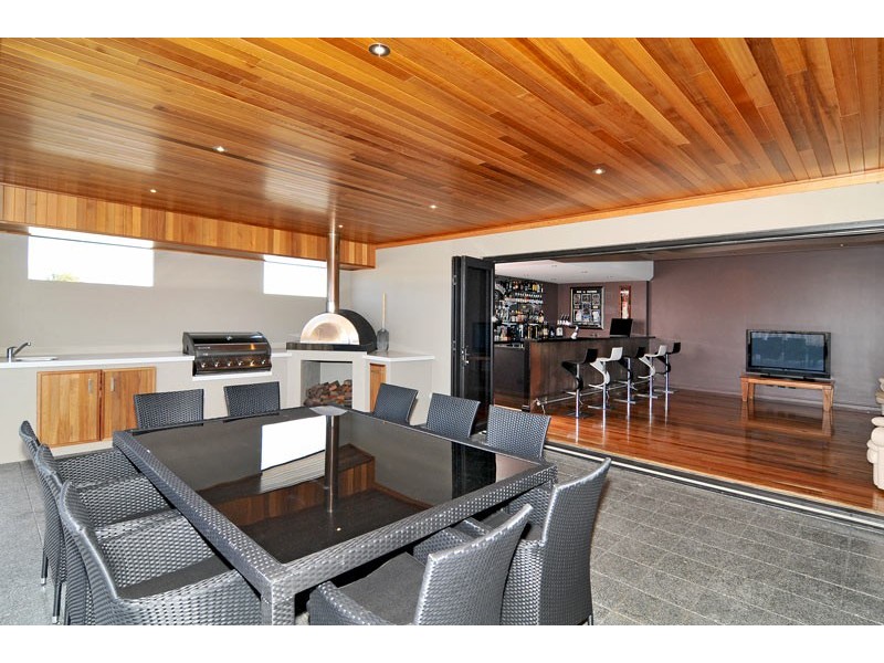 10 Lomatia Ramble, Halls Head WA 6210