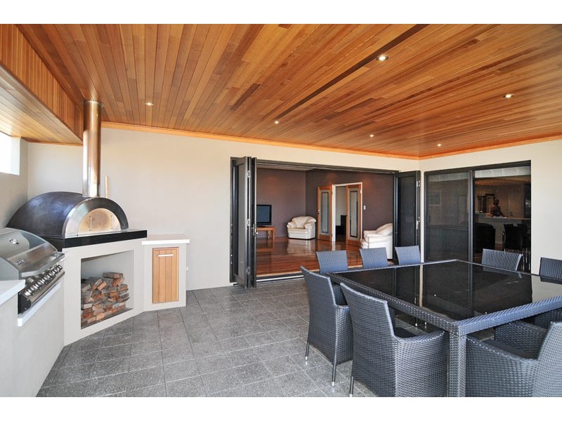 10 Lomatia Ramble, Halls Head WA 6210