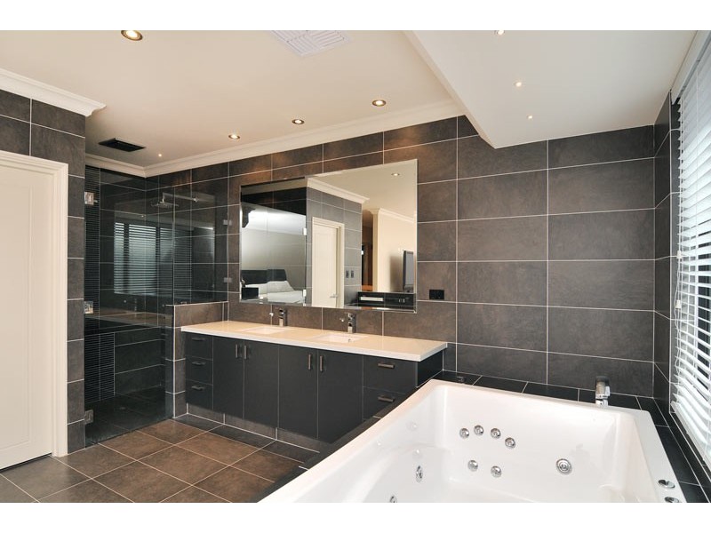 10 Lomatia Ramble, Halls Head WA 6210