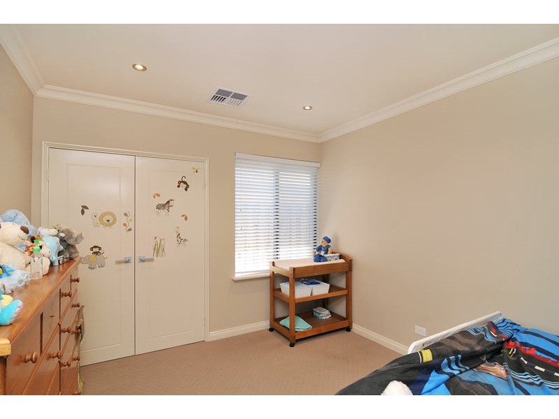 10 Lomatia Ramble, Halls Head WA 6210