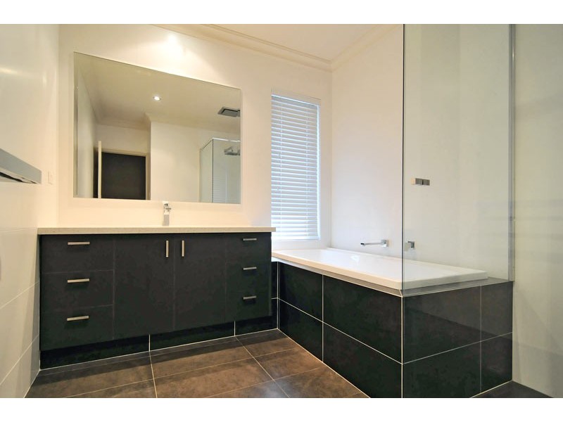 10 Lomatia Ramble, Halls Head WA 6210