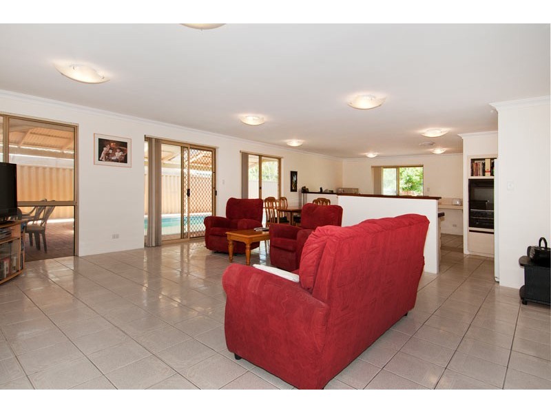 16 Killarney Retreat, Meadow Springs WA 6210