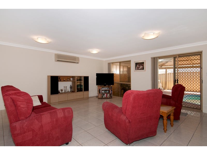 16 Killarney Retreat, Meadow Springs WA 6210