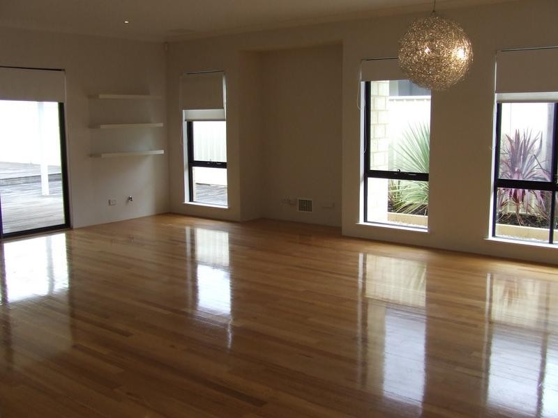 854 Warburton Trail, Lakelands WA 6180