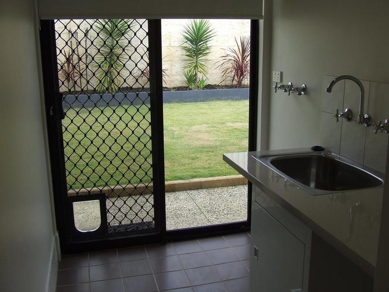 854 Warburton Trail, Lakelands WA 6180