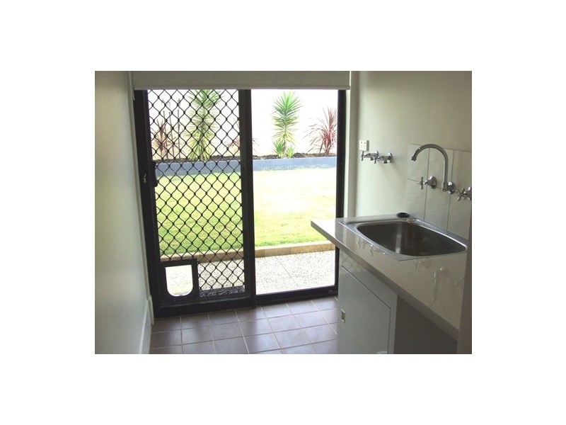 854 Warburton Trail, Lakelands WA 6180