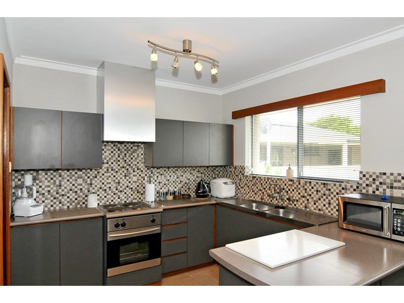 9 Comet Street, Dudley Park WA 6210