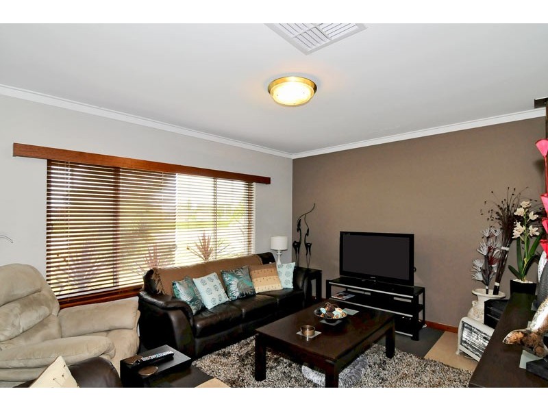 9 Comet Street, Dudley Park WA 6210