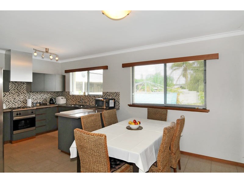 9 Comet Street, Dudley Park WA 6210