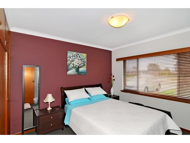 9 Comet Street, Dudley Park WA 6210