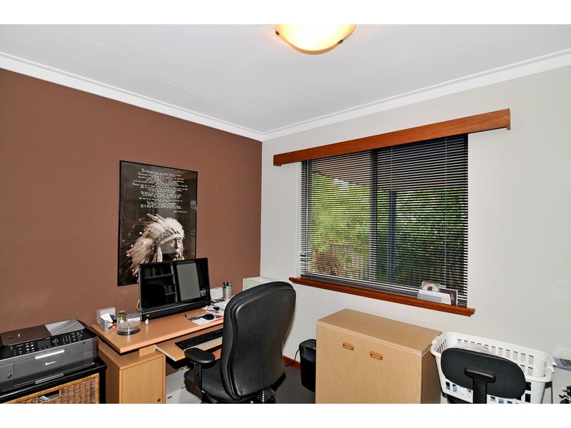 9 Comet Street, Dudley Park WA 6210