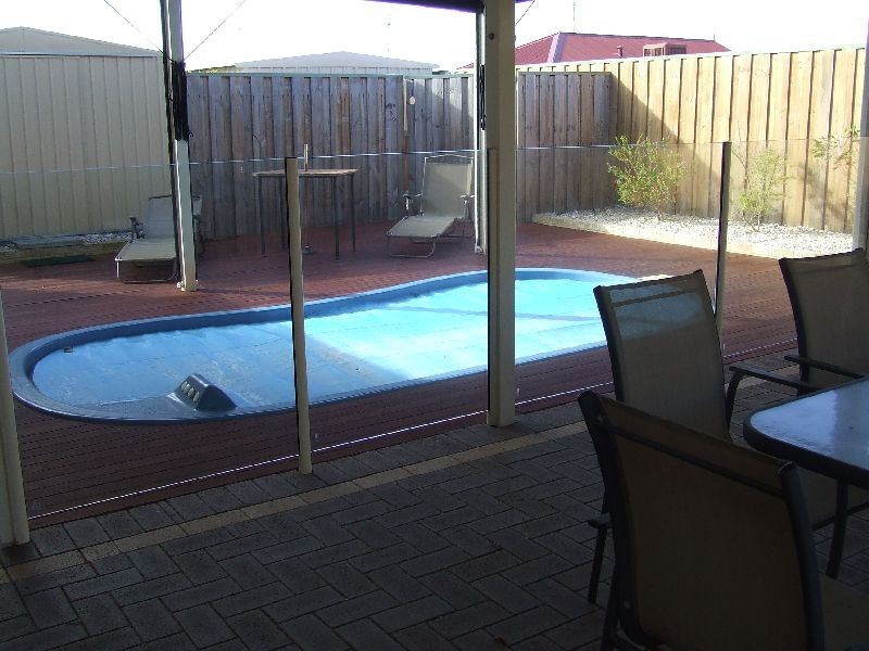 33 Grasshill Grange, Halls Head WA 6210