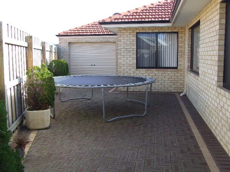 33 Grasshill Grange, Halls Head WA 6210