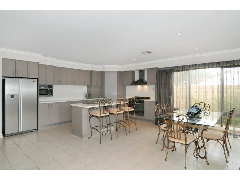 16 Bush View, Wannanup WA 6210
