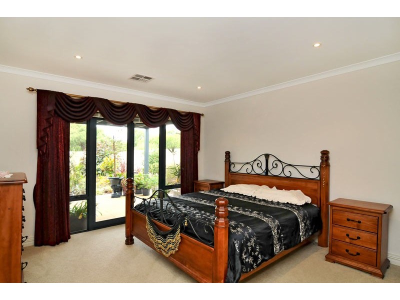 16 Bush View, Wannanup WA 6210
