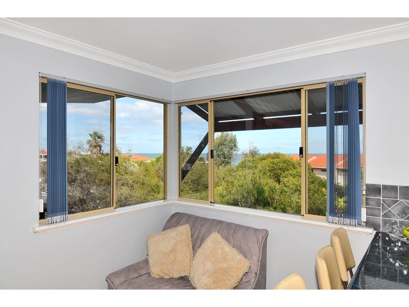 2/22 Valley Road, Halls Head WA 6210