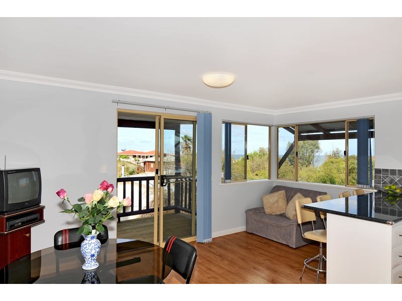 2/22 Valley Road, Halls Head WA 6210