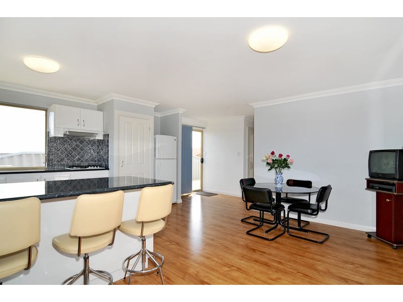 2/22 Valley Road, Halls Head WA 6210