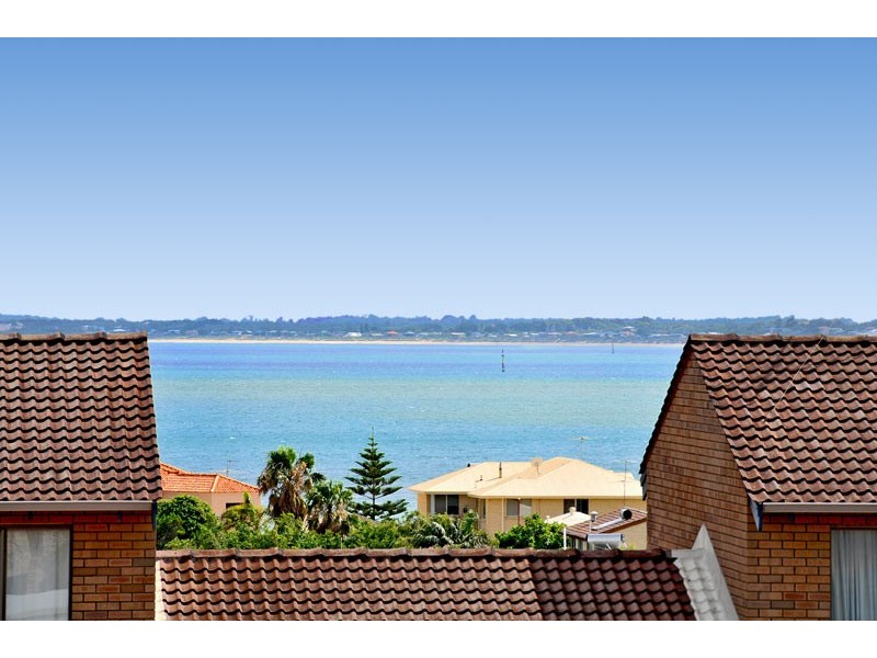 2/22 Valley Road, Halls Head WA 6210