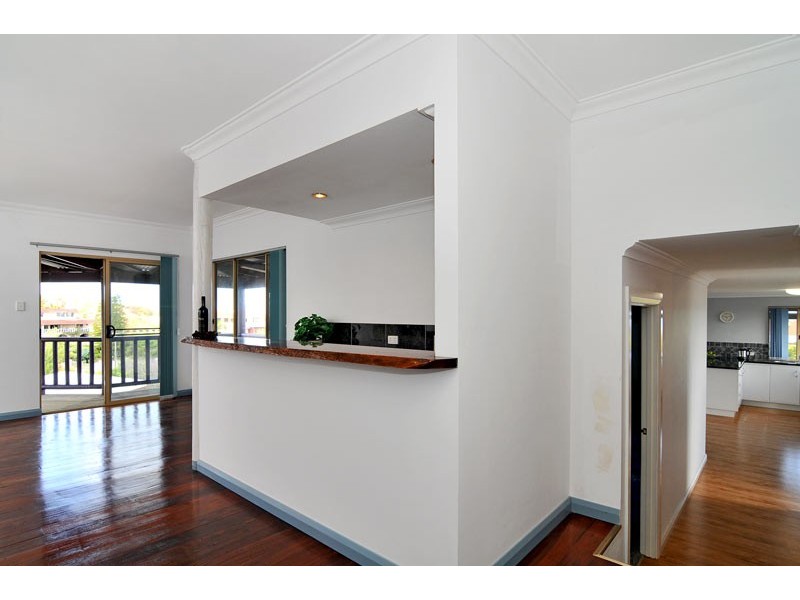 2/22 Valley Road, Halls Head WA 6210