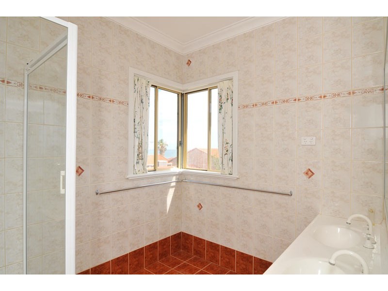 2/22 Valley Road, Halls Head WA 6210