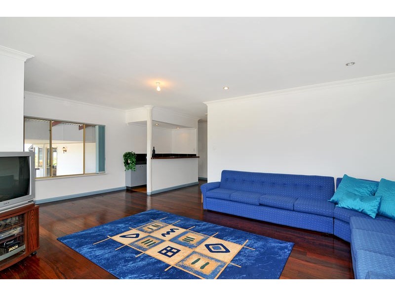 2/22 Valley Road, Halls Head WA 6210