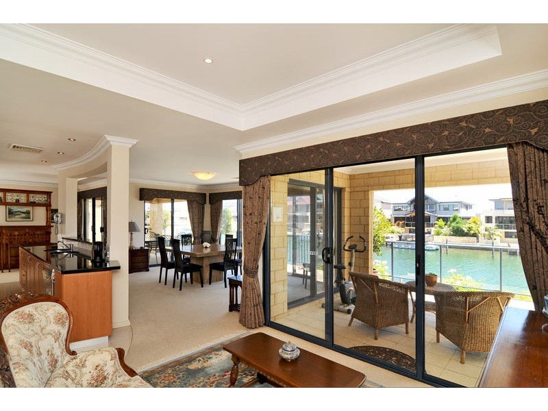 31 Brindabella Crescent, Halls Head WA 6210