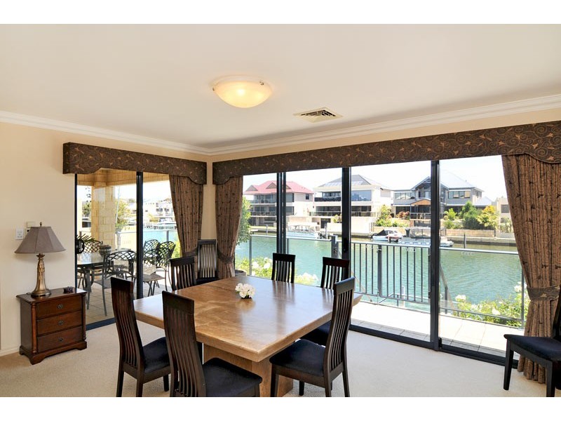 31 Brindabella Crescent, Halls Head WA 6210