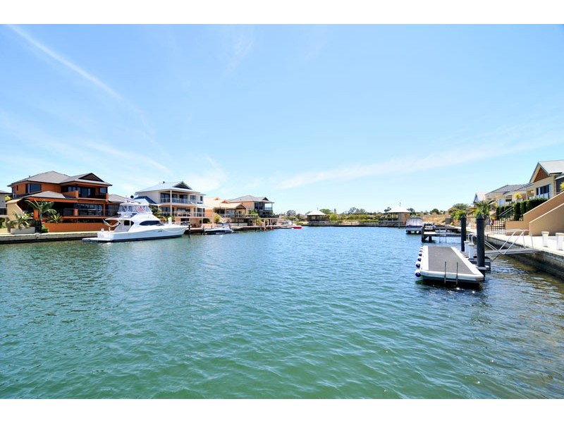 31 Brindabella Crescent, Halls Head WA 6210